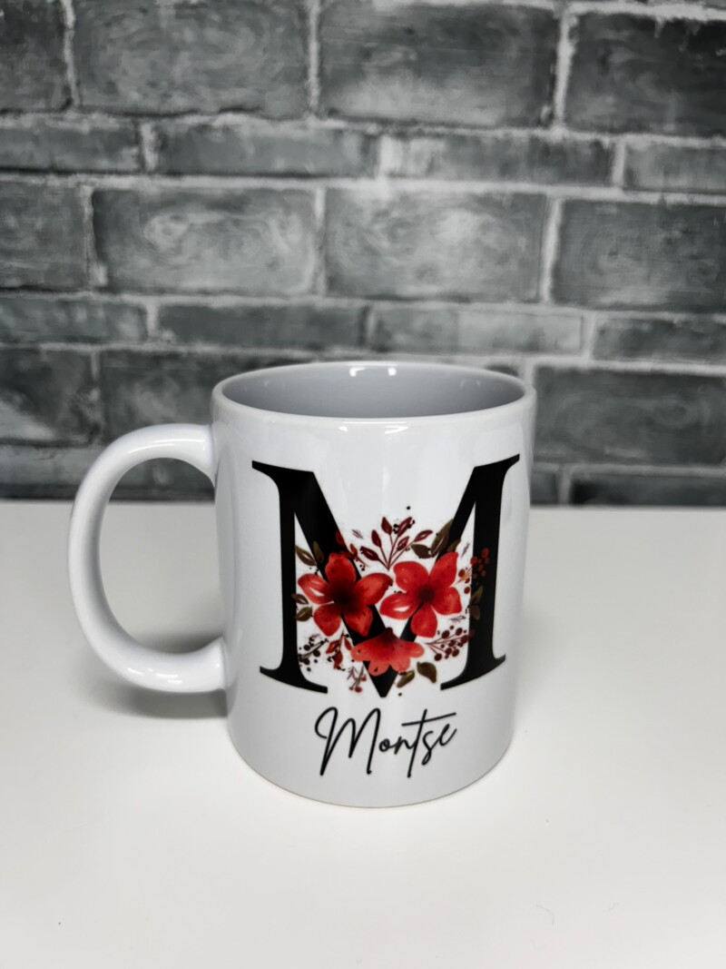 taza inicial para regalo con el nombre montse